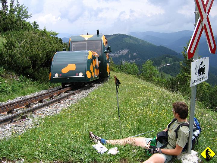 Karta3_ 002.jpg - Gdy odnajdujemy właściwy trop dociera do mnie, że nie zdobędę ponad 2000 :( Na zdjęciu największa atrakcja regionu - kolejka salamandra, która wywozi turystów na wysokość ponad 1800m n.p.m ! Fajnie nie?